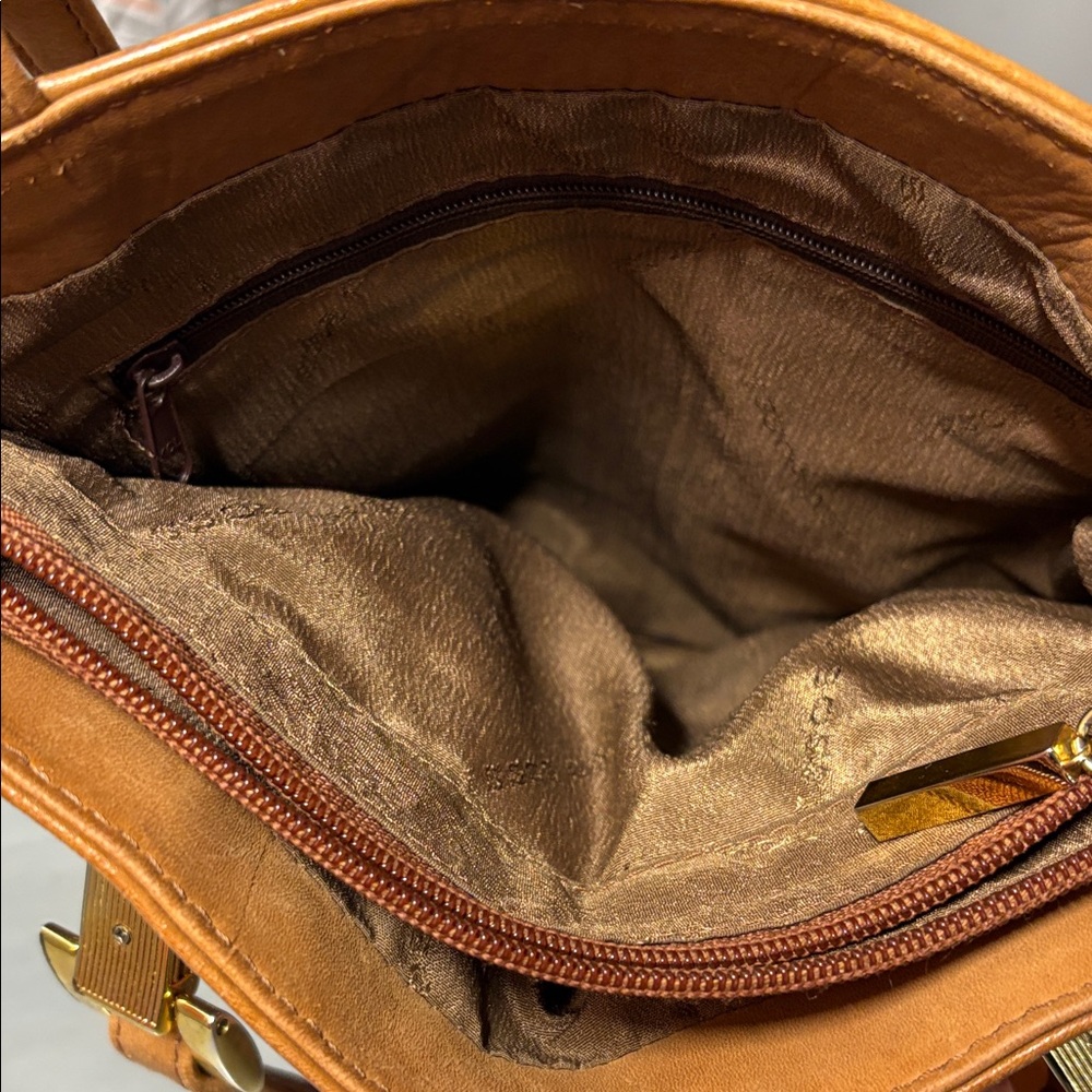 Nino BOSSI Brown Leather Shoulder Bag with Gold Hardware - Picture 12 of 15